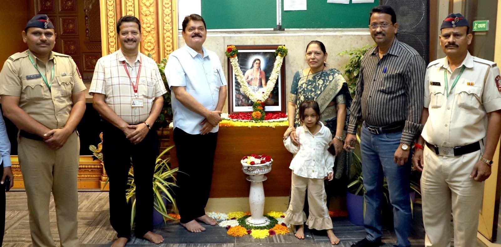 पिंपरी चिंचवड महापालिकेच्या वतीने चक्रधरस्वामी यांच्या जयंती निमित्त अभिवादन