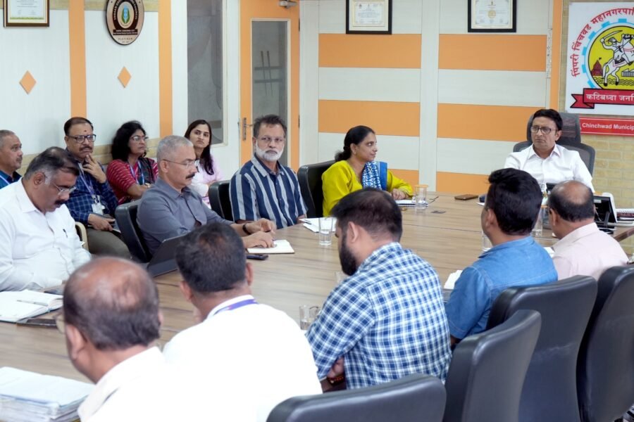 महापालिकेच्या विविध विभागांच्या कामकाजाचा आयुक्त डॉ. सूर्यवंशी यांनी घेतला आढावा