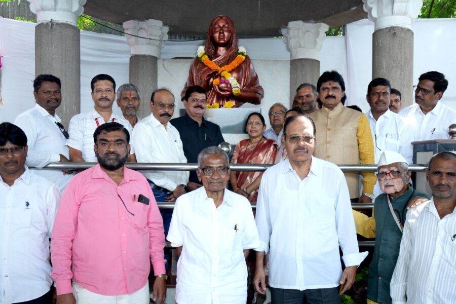 पुण्यश्लोक अहिल्यादेवी होळकर यांना वंदन