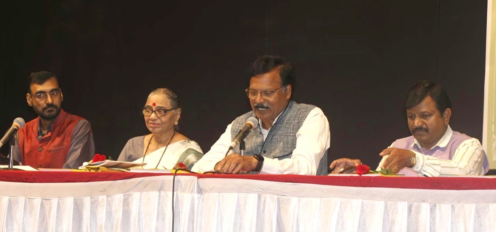 मराठीच्या अभिजाततेला व्यवहाराच्या भाषेचे बळ देणे हीच खरी जबाबदारी